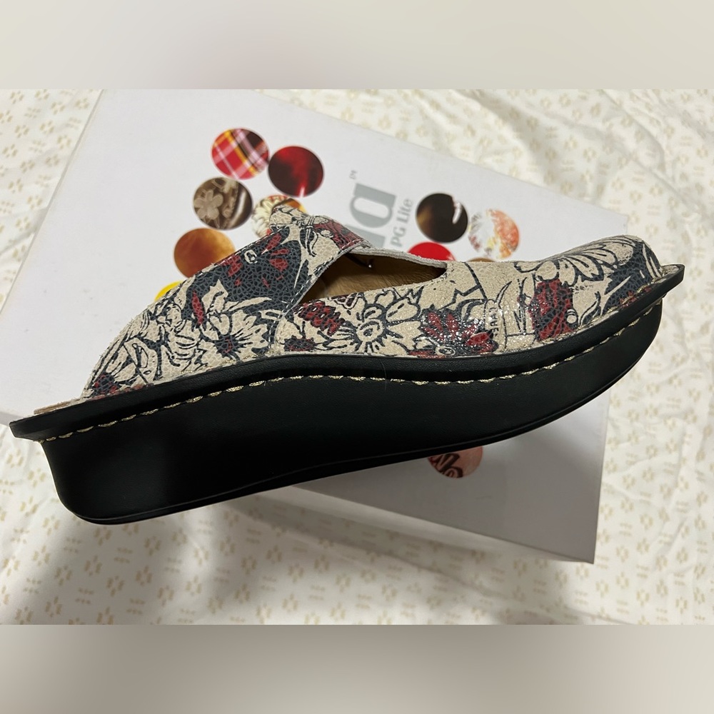 Algeria Clogs - Picture 2 of 6